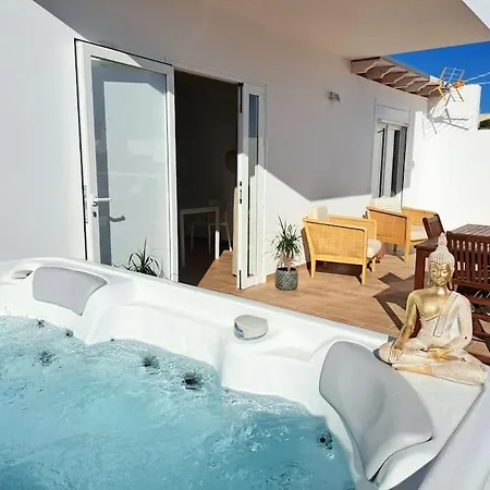 Luna Nueva Con Jacuzzi شقة